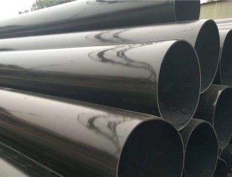 聚乙烯外護(hù)管是以高密度聚乙烯（HDPE）為原料，采用先進(jìn)的設(shè)備和工藝進(jìn)行生產(chǎn)，產(chǎn)品質(zhì)量嚴(yán)格執(zhí)行GB/T29047-2012標(biāo)準(zhǔn)。具有機(jī)械強(qiáng)度高、耐沖擊、耐環(huán)境應(yīng)力開裂、耐腐蝕、耐低溫、易焊接、易施工、